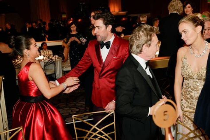 Lip Reading Drama At Golden Globes: Taylor's Secret Words Revealed