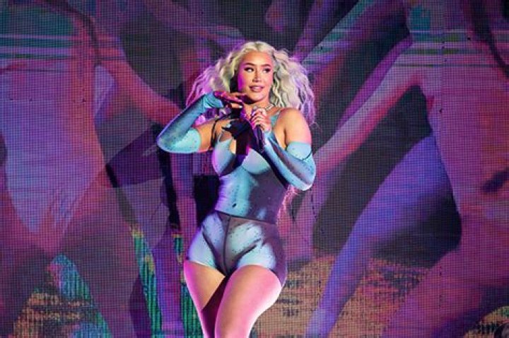 Iggy Azalea Is Dripping In Diamonds In Music Video For Money Come Hollywood Life ·